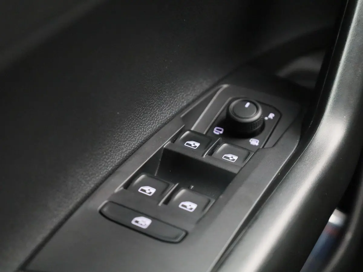 1.0 TSI Life Edition Demo | 95PK | Apple Carplay draadloos | Camera | Parkeersensoren achter | Android Auto draadloos | Ruiten getint | LED koplampen | Airco | Adaptive cruise control | DAB 