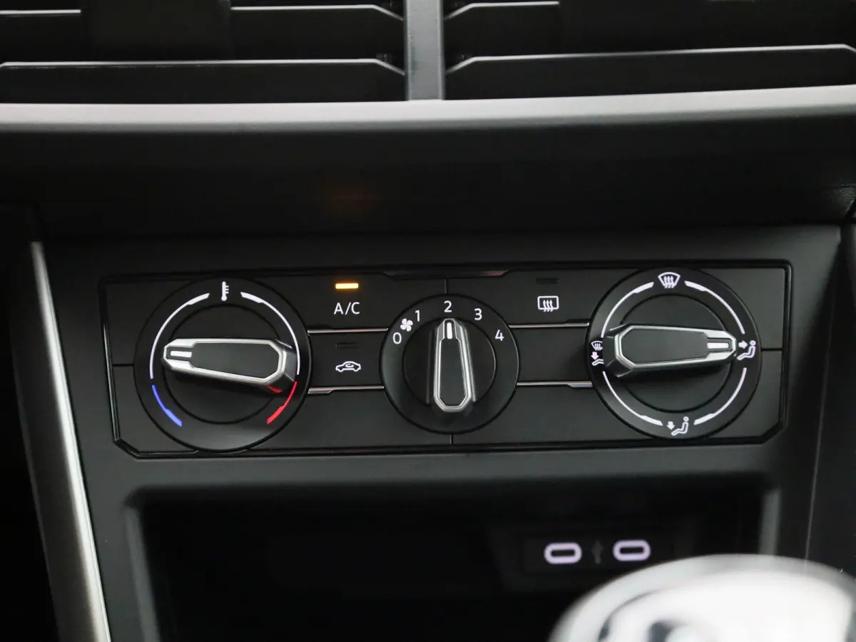 1.0 TSI Life Edition Demo | 95PK | Apple Carplay draadloos | Camera | Parkeersensoren achter | Android Auto draadloos | Ruiten getint | LED koplampen | Airco | Adaptive cruise control | DAB 