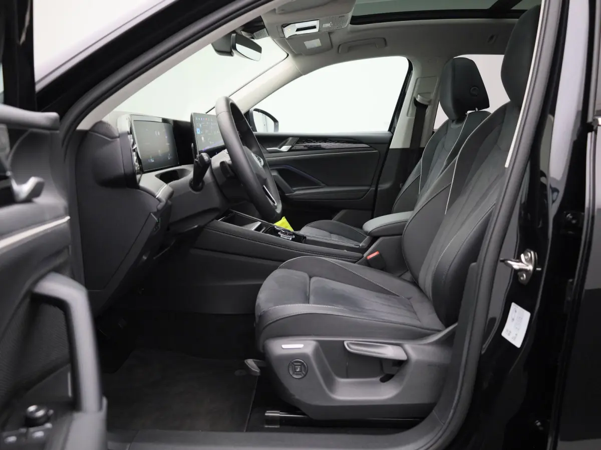 1.5 eHybrid Elegance | 204 PK | EM | Ergo Active Stoelen | Panorama Schuif/Kantel dak | Trekhaak | Parkeercamera | Stoel en Stuurwielverwarming | Achterbankverwarming