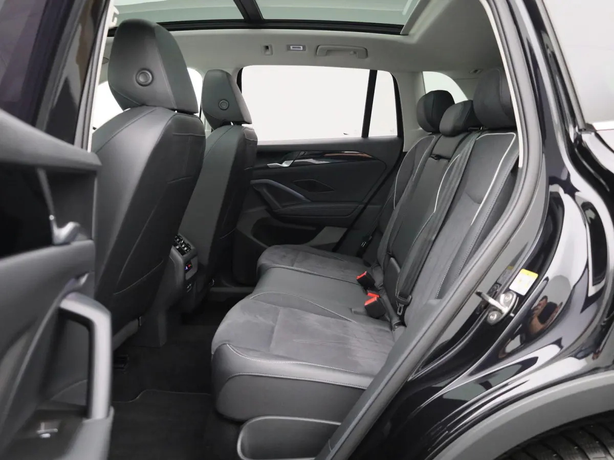 1.5 eHybrid Elegance | 204 PK | EM | Ergo Active Stoelen | Panorama Schuif/Kantel dak | Trekhaak | Parkeercamera | Stoel en Stuurwielverwarming | Achterbankverwarming