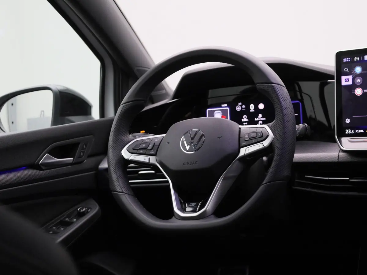 1.5 eTSI R-Line Edition | 116 PK | Demo | Automaat | Navigatie | Draadloze Apple Carplay | Adaptieve cruise control | Climate control | Stuur- en Stoelverwarming | Achteruitrij Camera | Park