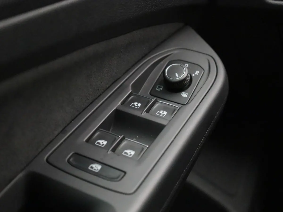 1.5 eTSI R-Line Edition | 116 PK | Demo | Automaat | Navigatie | Draadloze Apple Carplay | Adaptieve cruise control | Climate control | Stuur- en Stoelverwarming | Achteruitrij Camera | Park