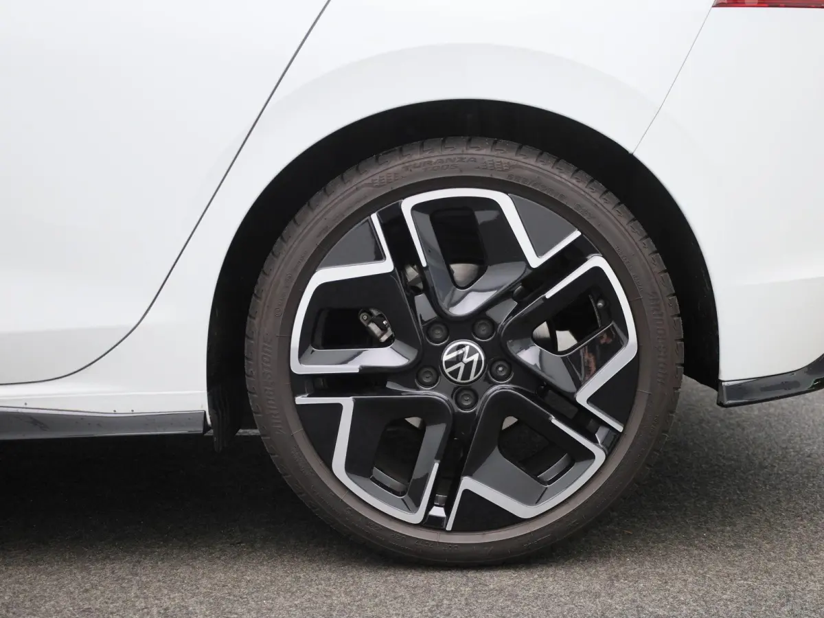 1.5 eTSI R-Line Edition | 116 PK | Demo | Automaat | Navigatie | Draadloze Apple Carplay | Adaptieve cruise control | Climate control | Stuur- en Stoelverwarming | Achteruitrij Camera | Park