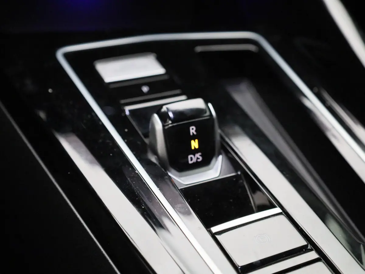 1.5 eTSI R-Line Edition | 116 PK | Demo | Automaat | Navigatie | Draadloze Apple Carplay | Adaptieve cruise control | Climate control | Stuur- en Stoelverwarming | Achteruitrij Camera | Park