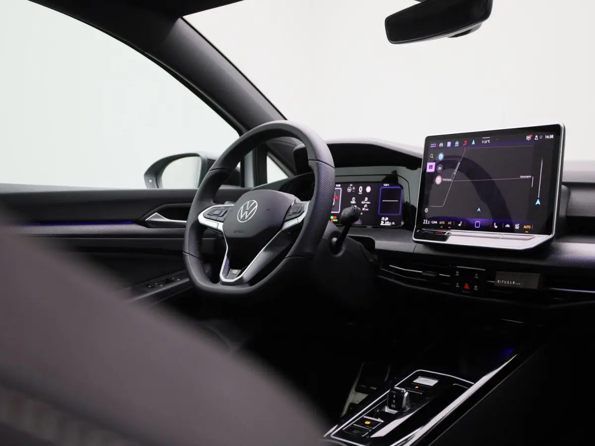 1.5 eTSI R-Line Edition | 116 PK | Demo | Automaat | Navigatie | Draadloze Apple Carplay | Adaptieve cruise control | Climate control | Stuur- en Stoelverwarming | Achteruitrij Camera | Park