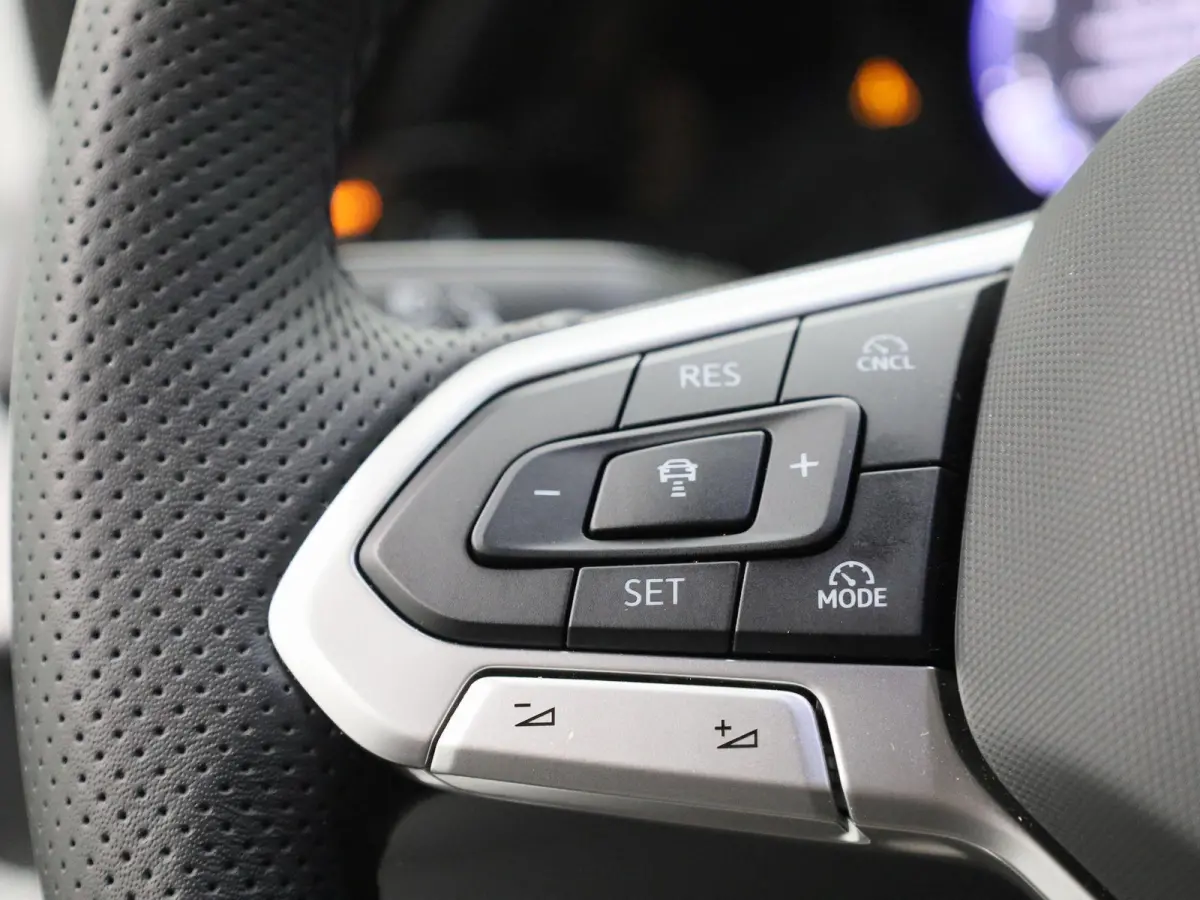 1.5 eTSI R-Line Edition | 116 PK | Demo | Automaat | Navigatie | Draadloze Apple Carplay | Adaptieve cruise control | Climate control | Stuur- en Stoelverwarming | Achteruitrij Camera | Park