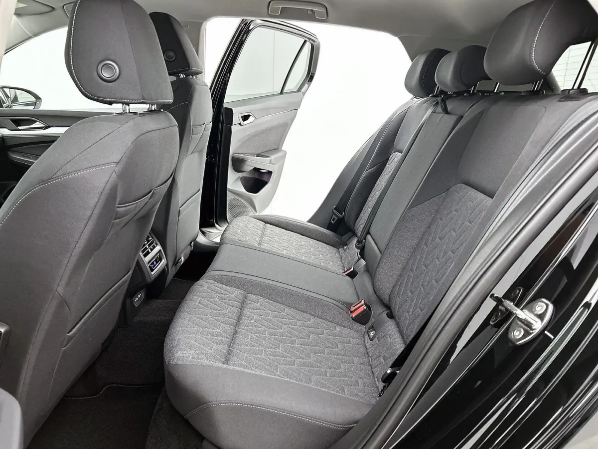 1.5 eHybrid Life Edition | Demo | 204 PK | Plug-IN | Navigatie | Stuur + Stoelverwarming | Keyless | Multimedia Pakket | Achteruitrijcamera | Getint glas | Adaptive cruise control | Lane Ass