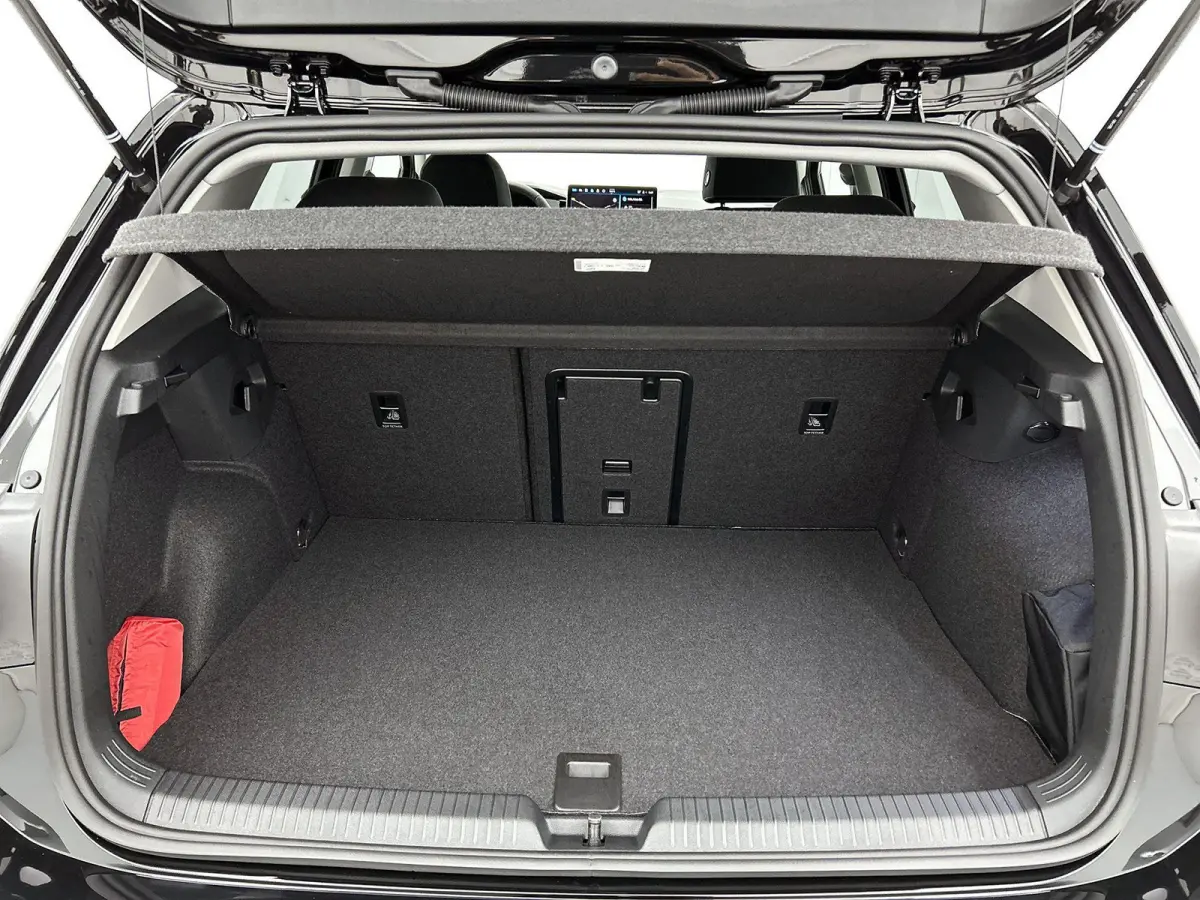 1.5 eHybrid Life Edition | Demo | 204 PK | Plug-IN | Navigatie | Stuur + Stoelverwarming | Keyless | Multimedia Pakket | Achteruitrijcamera | Getint glas | Adaptive cruise control | Lane Ass