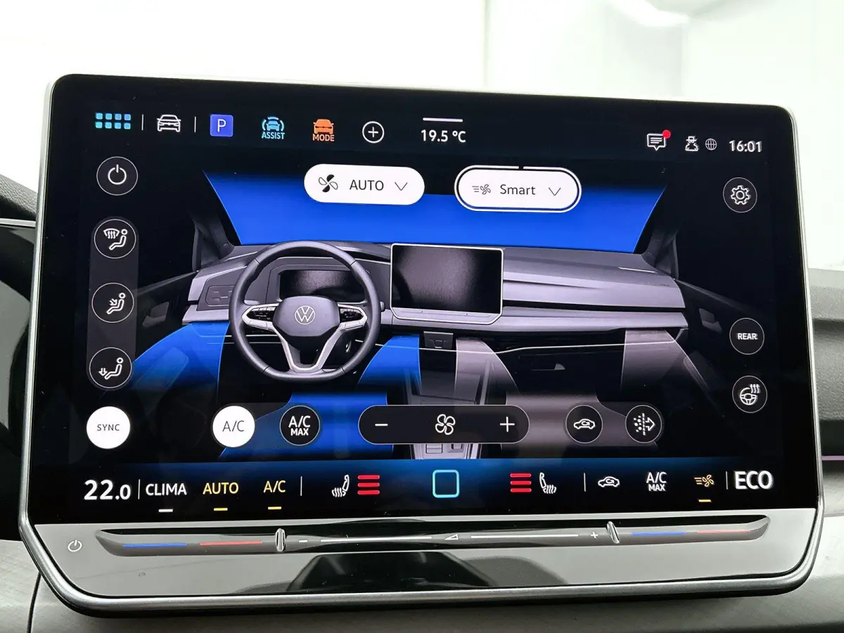 1.5 eHybrid Life Edition | Demo | 204 PK | Plug-IN | Navigatie | Stuur + Stoelverwarming | Keyless | Multimedia Pakket | Achteruitrijcamera | Getint glas | Adaptive cruise control | Lane Ass