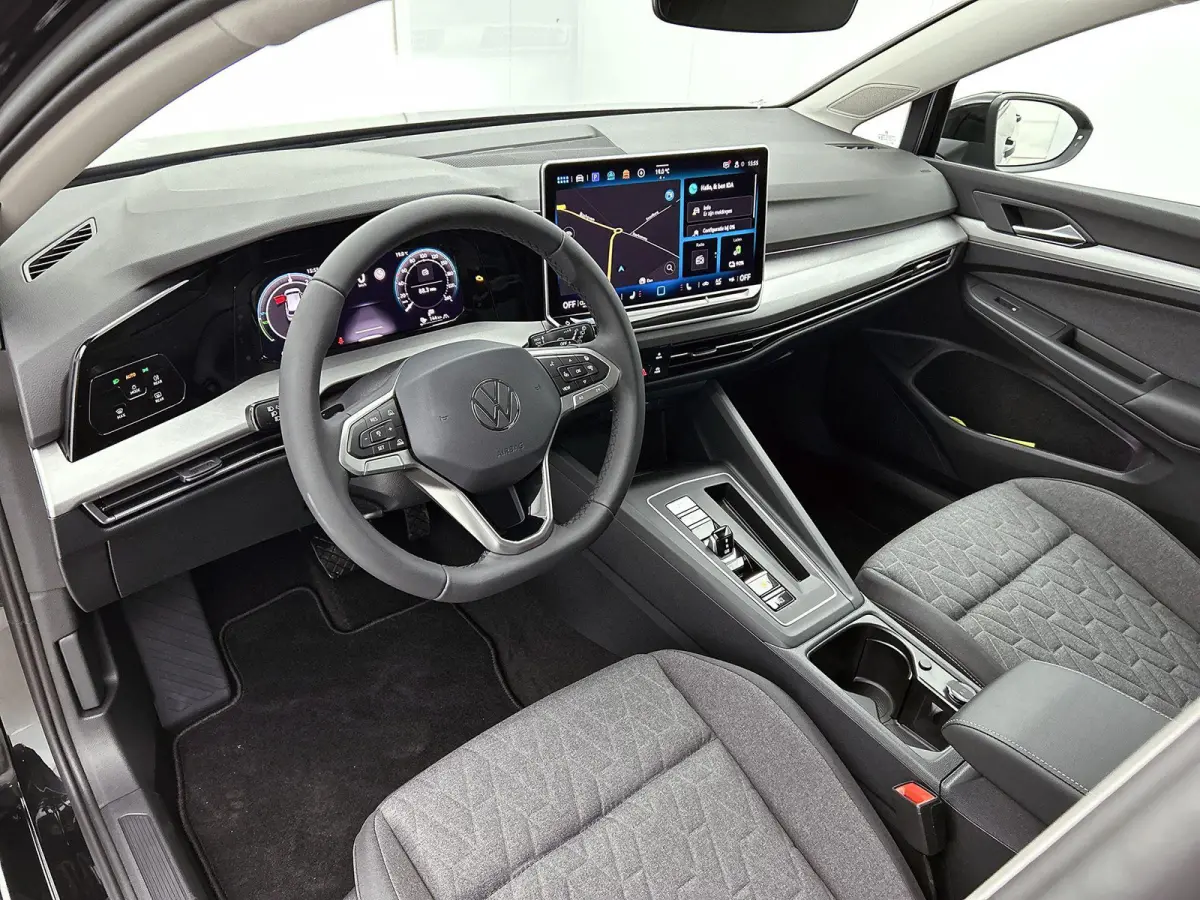 1.5 eHybrid Life Edition | Demo | 204 PK | Plug-IN | Navigatie | Stuur + Stoelverwarming | Keyless | Multimedia Pakket | Achteruitrijcamera | Getint glas | Adaptive cruise control | Lane Ass