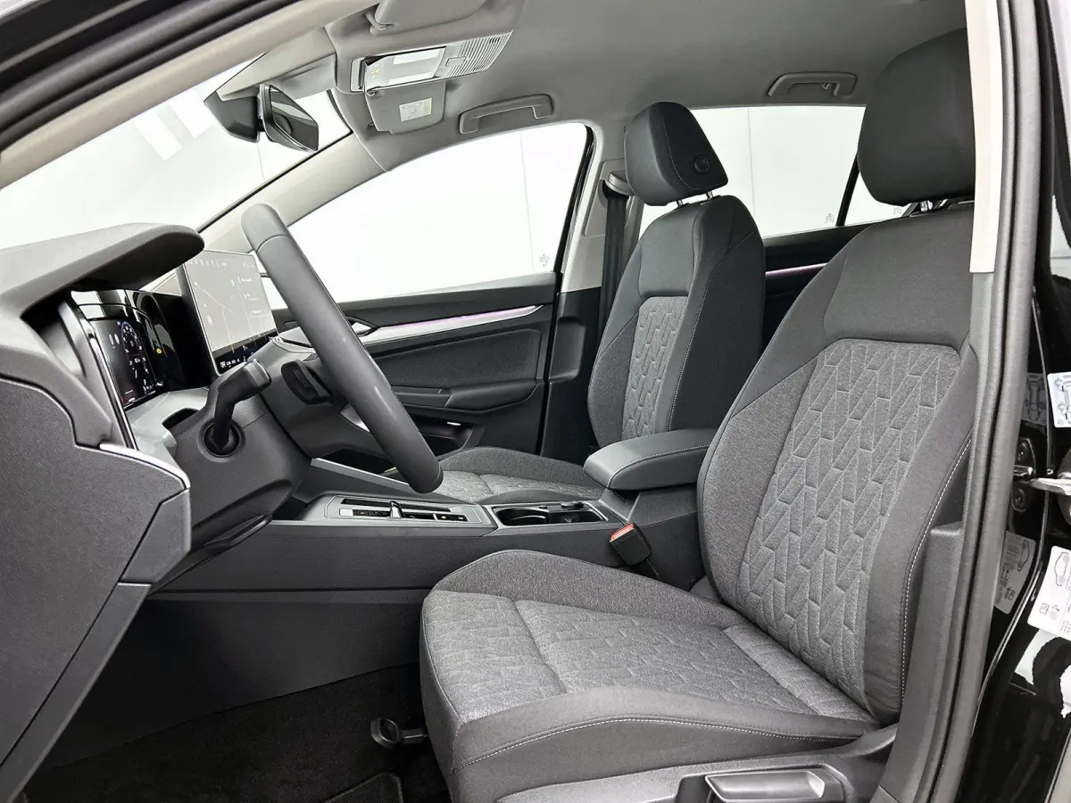 1.5 eHybrid Life Edition | Demo | 204 PK | Plug-IN | Navigatie | Stuur + Stoelverwarming | Keyless | Multimedia Pakket | Achteruitrijcamera | Getint glas | Adaptive cruise control | Lane Ass