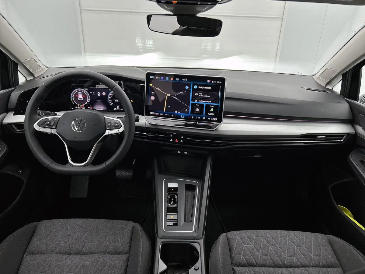 1.5 eHybrid Life Edition | Demo | 204 PK | Plug-IN | Navigatie | Stuur + Stoelverwarming | Keyless | Multimedia Pakket | Achteruitrijcamera | Getint glas | Adaptive cruise control | Lane Ass