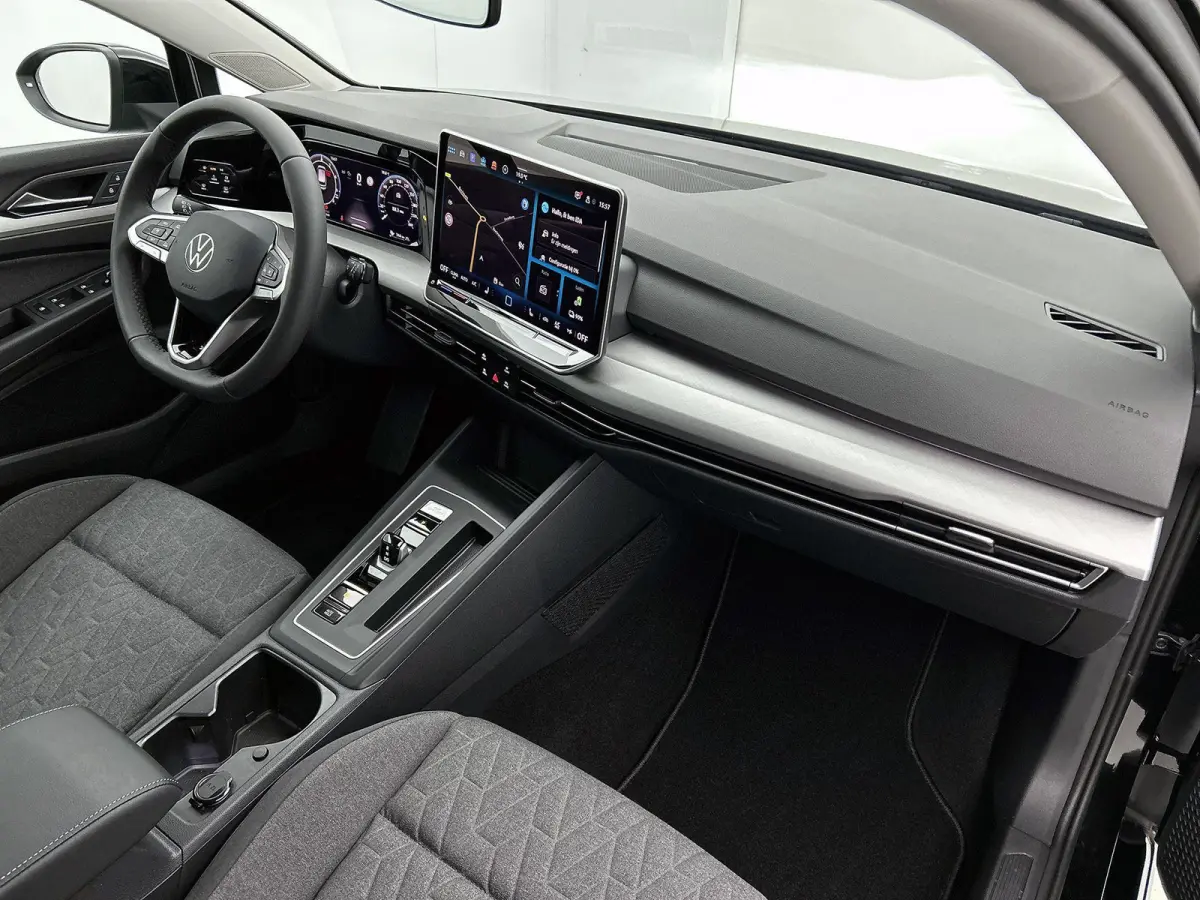 1.5 eHybrid Life Edition | Demo | 204 PK | Plug-IN | Navigatie | Stuur + Stoelverwarming | Keyless | Multimedia Pakket | Achteruitrijcamera | Getint glas | Adaptive cruise control | Lane Ass
