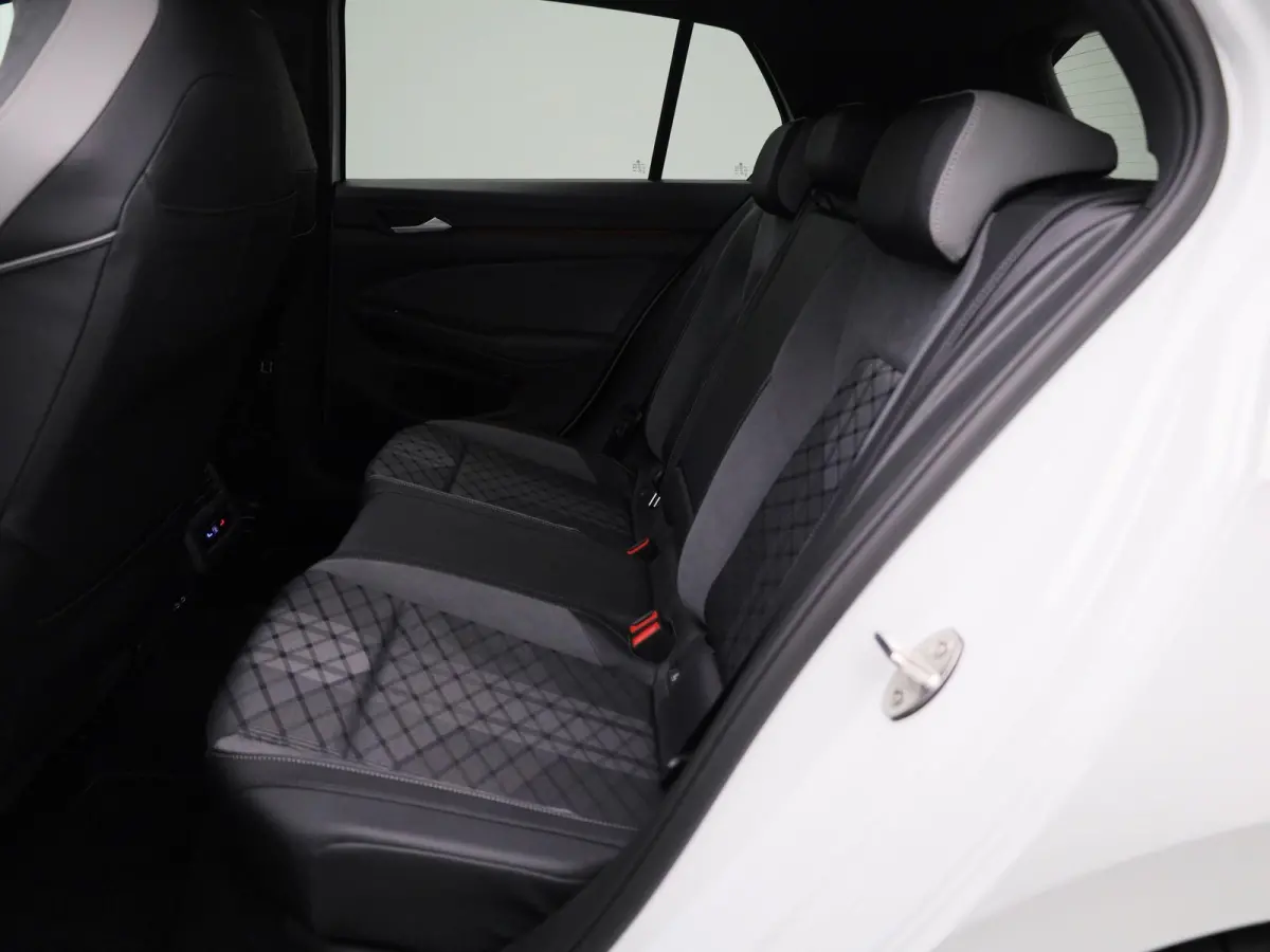 1.5 eTSI R-Line Business 150 PK | Automaat | Panoramisch Schuif - Kanteldak | Navigatie | Digital Cockpit pro | Keyless | Stoelverwarming | Ledachterlichten met dynamisch knipperlicht | Acht