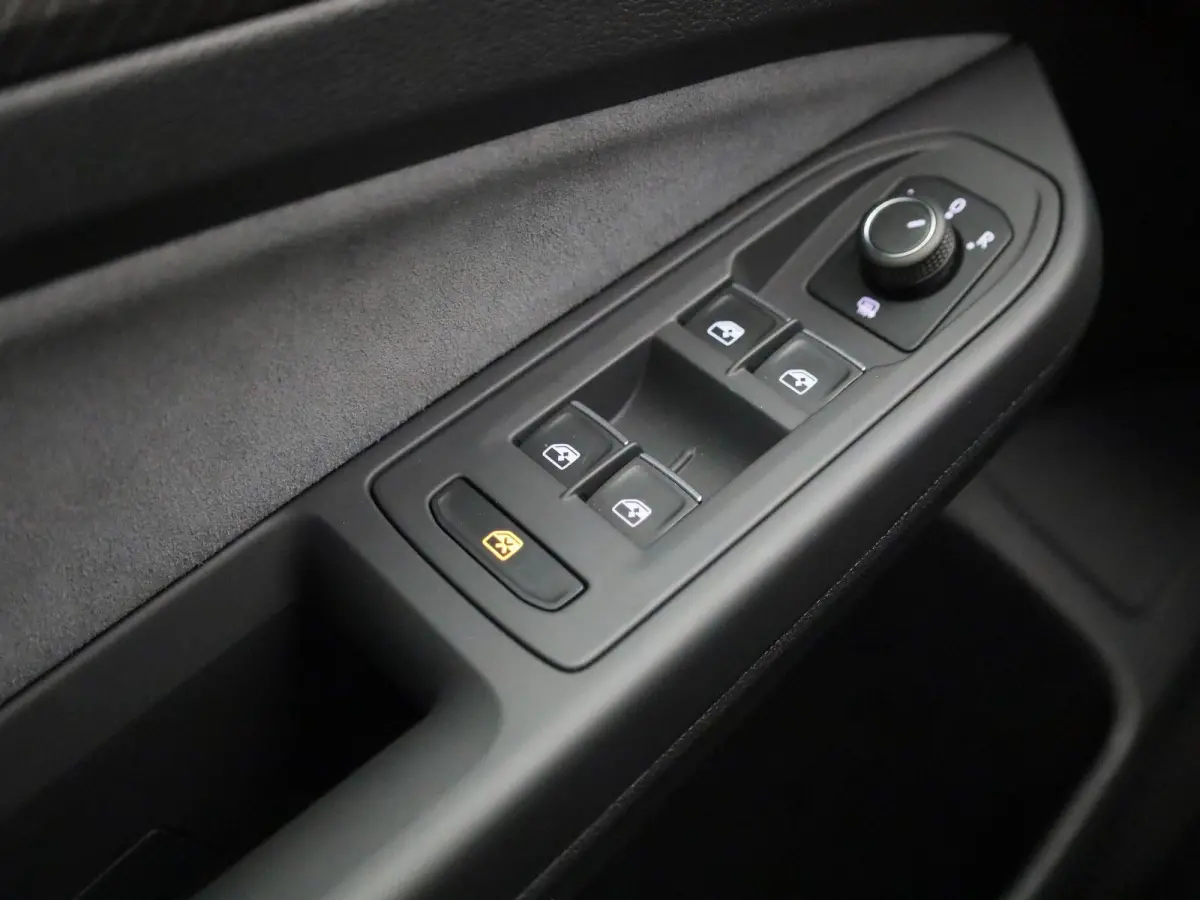 1.5 eTSI R-Line Business 150 PK | Automaat | Panoramisch Schuif - Kanteldak | Navigatie | Digital Cockpit pro | Keyless | Stoelverwarming | Ledachterlichten met dynamisch knipperlicht | Acht