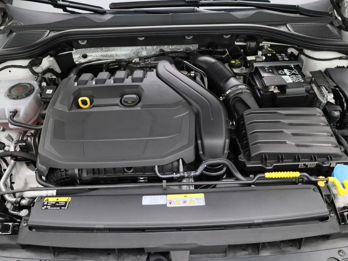 1.5 eTSI R-Line Business 150 PK | Automaat | Panoramisch Schuif - Kanteldak | Navigatie | Digital Cockpit pro | Keyless | Stoelverwarming | Ledachterlichten met dynamisch knipperlicht | Acht