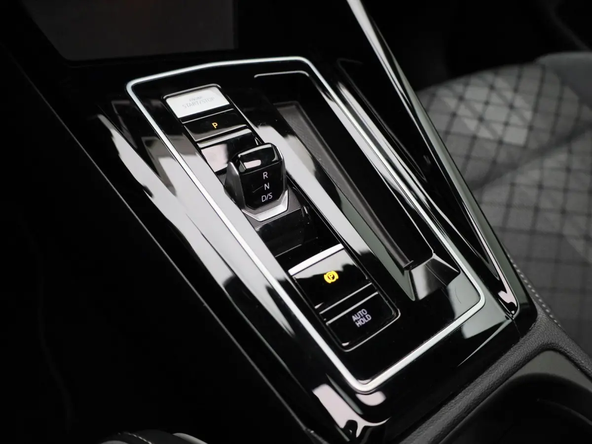 1.5 eTSI R-Line Business 150 PK | Automaat | Panoramisch Schuif - Kanteldak | Navigatie | Digital Cockpit pro | Keyless | Stoelverwarming | Ledachterlichten met dynamisch knipperlicht | Acht
