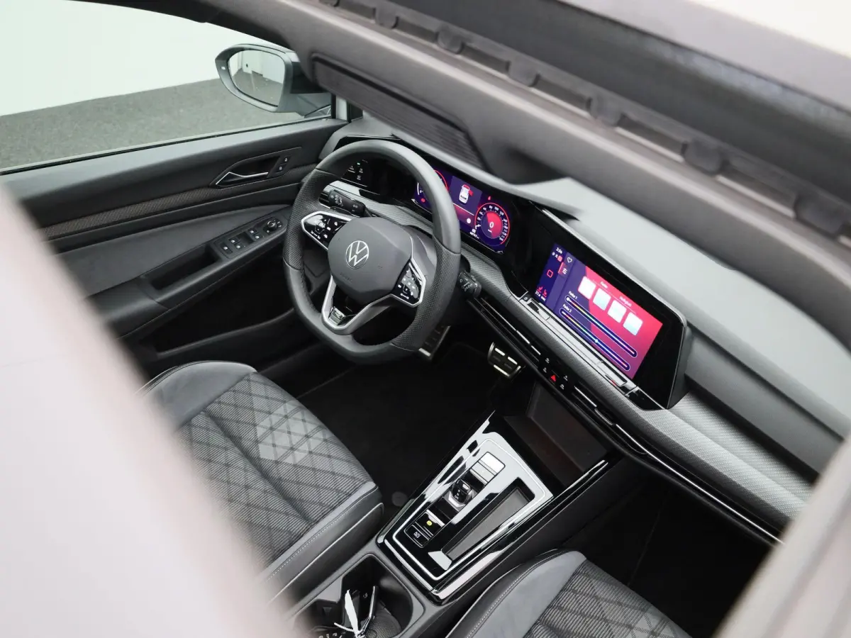 1.5 eTSI R-Line Business 150 PK | Automaat | Panoramisch Schuif - Kanteldak | Navigatie | Digital Cockpit pro | Keyless | Stoelverwarming | Ledachterlichten met dynamisch knipperlicht | Acht