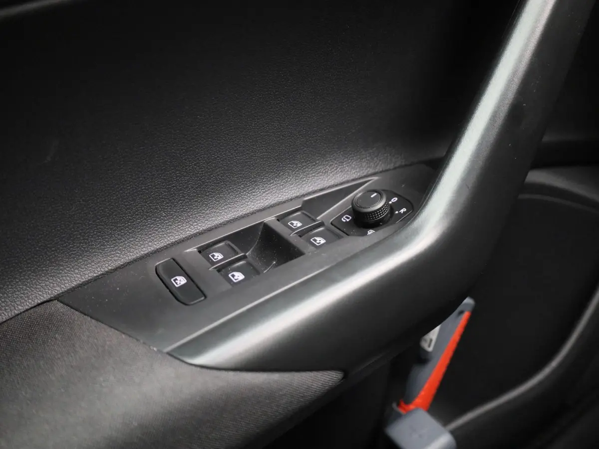 1.0 TSI Life Edition | EM | Automaat | Navigatie | Carplay | Climatronic (Automatische Airco) | Digital Cockpit | Parkeercamera