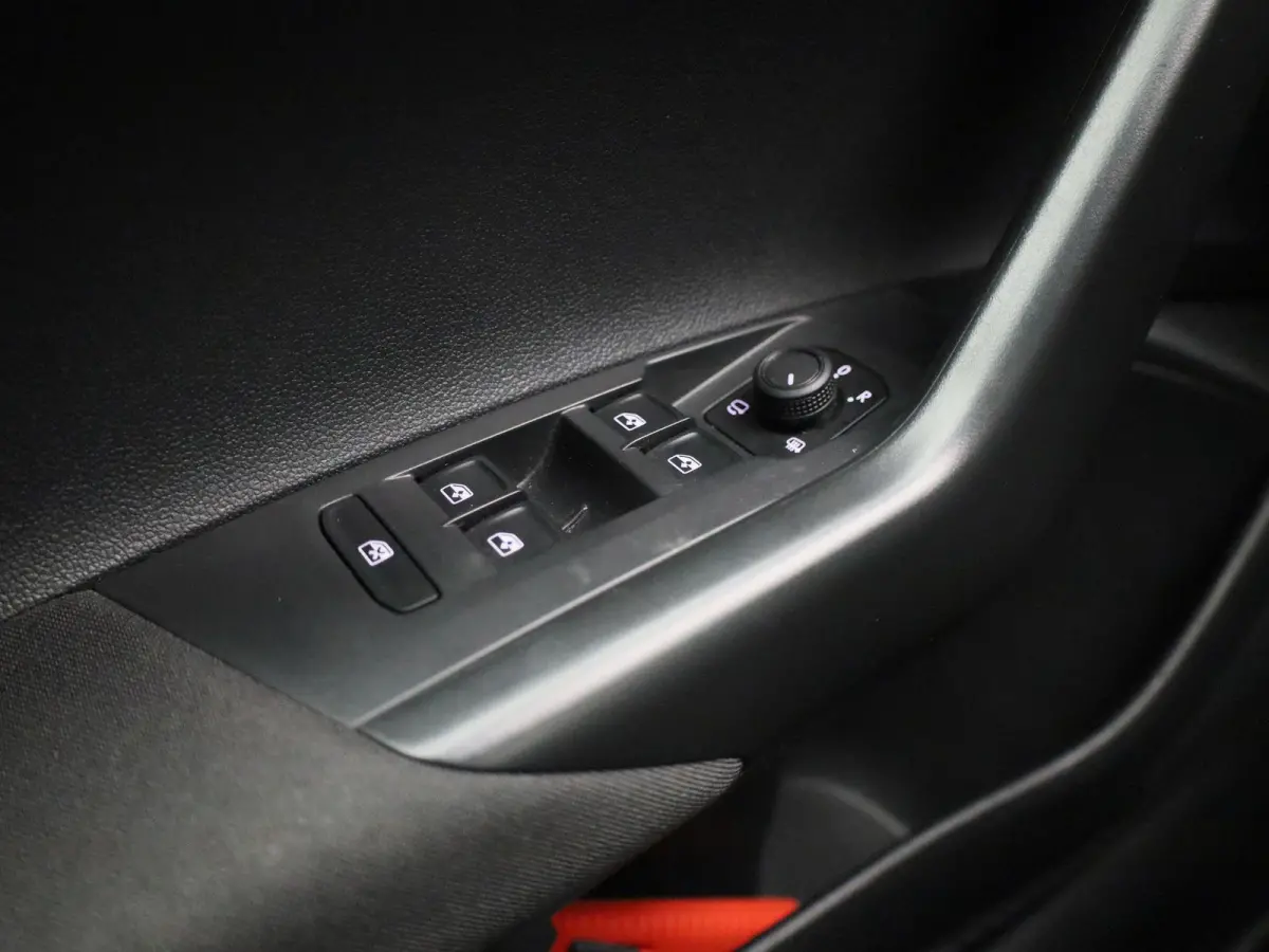 1.0 TSI Oranje Edition 115 PK | Automaat | EM | Digital Cockpit | Keyless | Navigatie | Parkeercamera