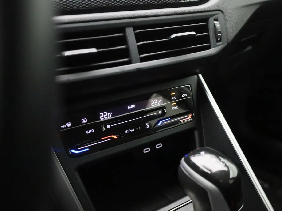 1.0 TSI Oranje Edition 115 PK | Automaat | EM | Digital Cockpit | Keyless | Navigatie | Parkeercamera