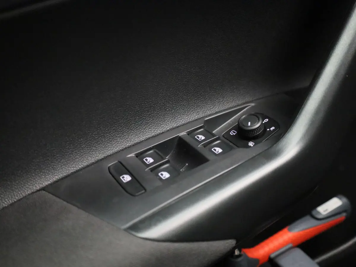 1.0 TSI Oranje Edition | EM | 115 PK | Automaat | Digital Cockpit | Keyless | Navigatie | Parkeercamera