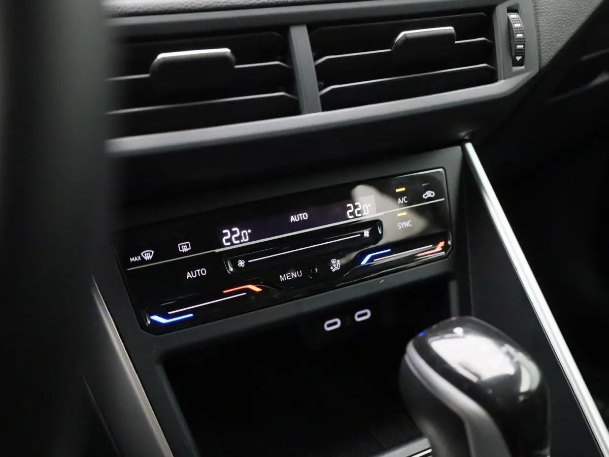 1.0 TSI Oranje Edition | EM | 115 PK | Automaat | Digital Cockpit | Keyless | Navigatie | Parkeercamera