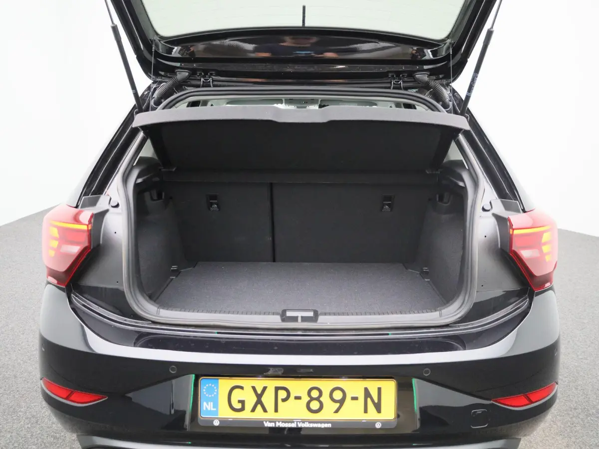 1.0 TSI Life Edition | 95 PK | EM | Navigatie | Climatronic (Automatische Airco) | Lichtmetalen Velgen | Parkeercamera | Carplay / Android Auto