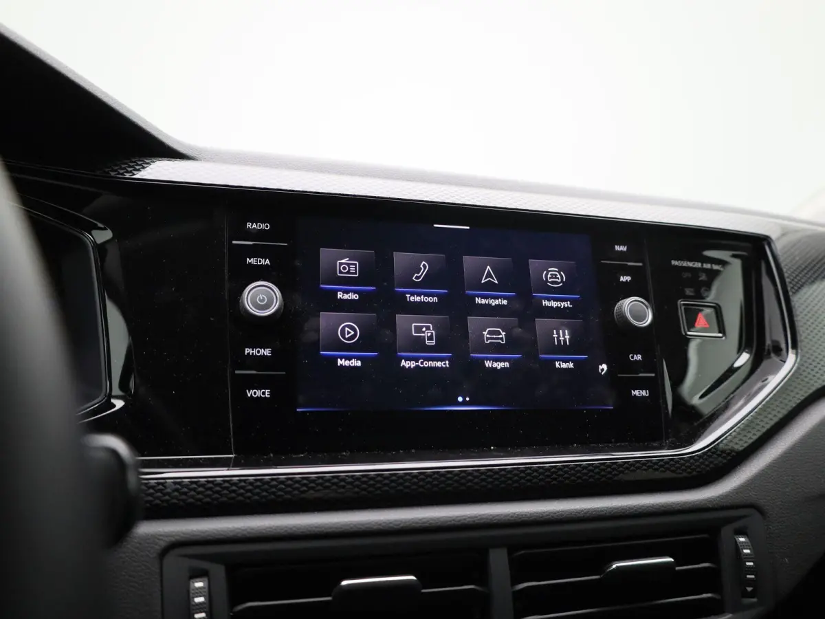 1.0 TSI Life Edition | 95 PK | EM | Navigatie | Climatronic (Automatische Airco) | Lichtmetalen Velgen | Parkeercamera | Carplay / Android Auto