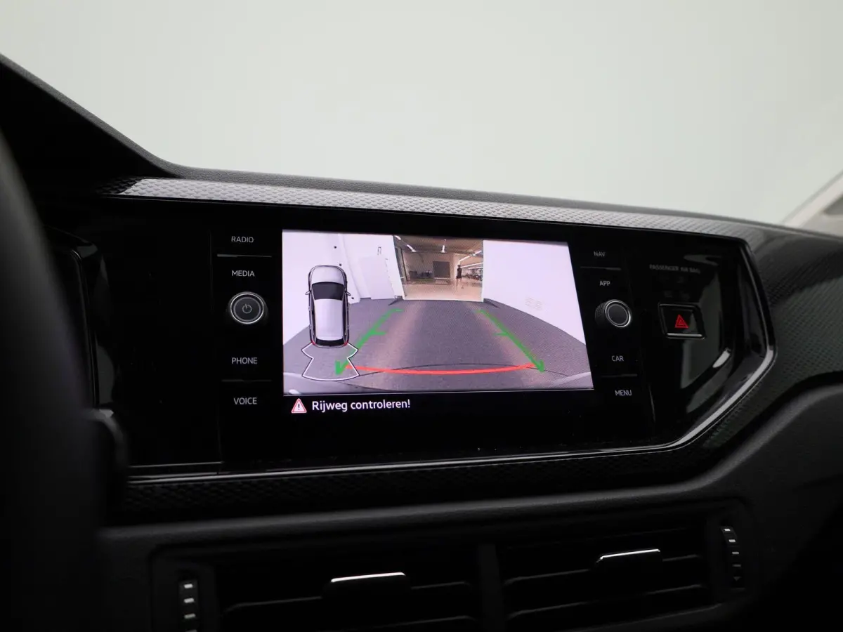 1.0 TSI Life Edition | 95 PK | EM | Navigatie | Climatronic (Automatische Airco) | Lichtmetalen Velgen | Parkeercamera | Carplay / Android Auto