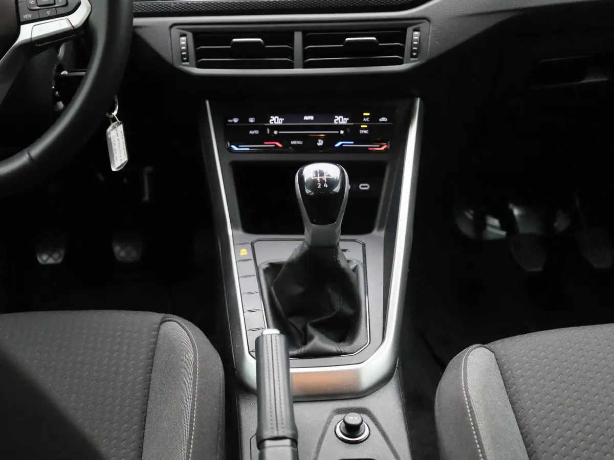 1.0 TSI Life Edition | 95 PK | EM | Navigatie | Climatronic (Automatische Airco) | Lichtmetalen Velgen | Parkeercamera | Carplay / Android Auto