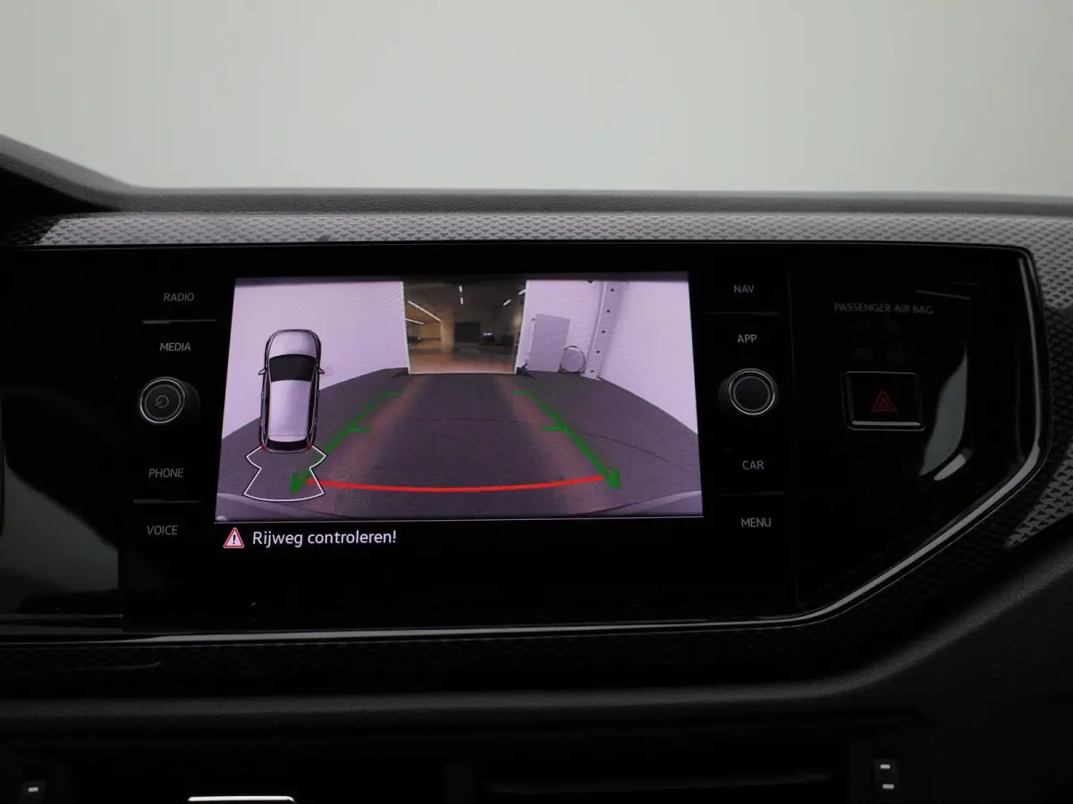 1.0 TSI Life Edition | 95 PK | EM | Navigatie | Climatronic (Automatische Airco) | Lichtmetalen Velgen | Parkeercamera | Carplay / Android Auto
