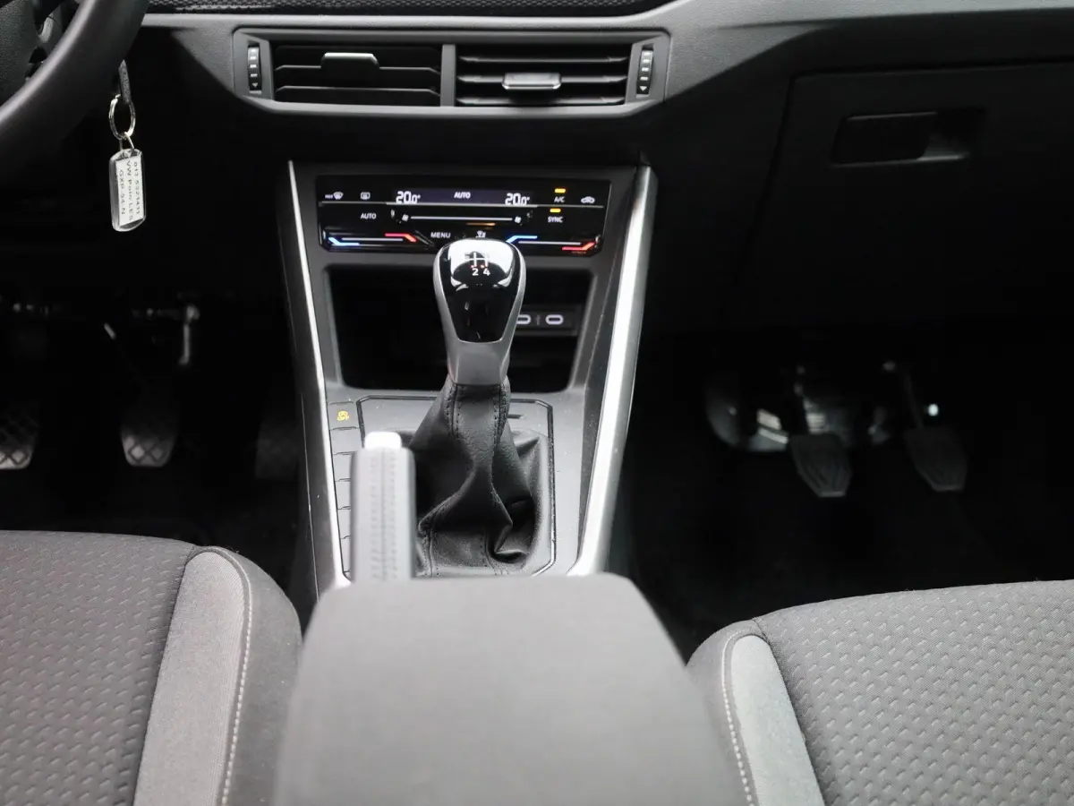 1.0 TSI Life Edition | 95 PK | EM | Navigatie | Climatronic (Automatische Airco) | Lichtmetalen Velgen | Parkeercamera | Carplay / Android Auto