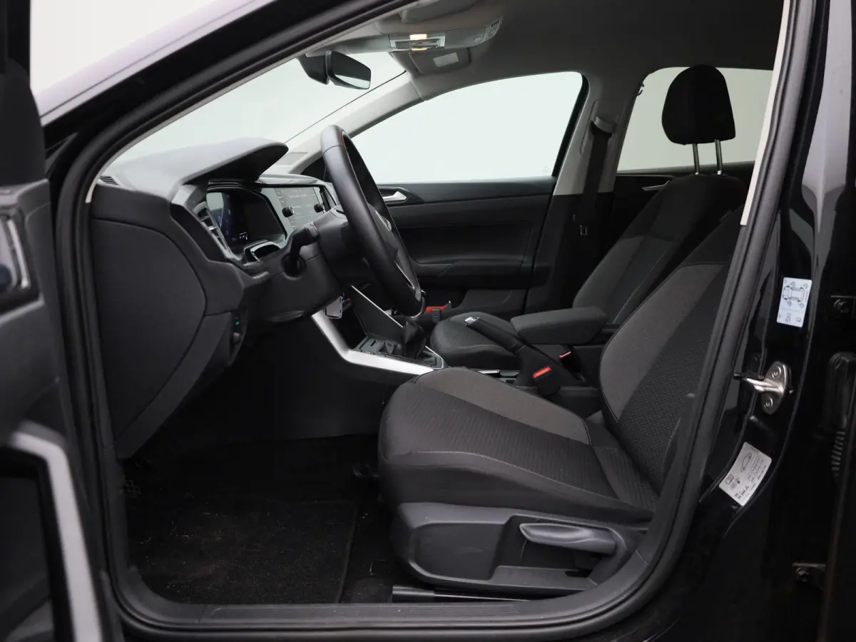 1.0 TSI Life Edition | 95 PK | EM | Navigatie | Climatronic (Automatische Airco) | Lichtmetalen Velgen | Parkeercamera | Carplay / Android Auto