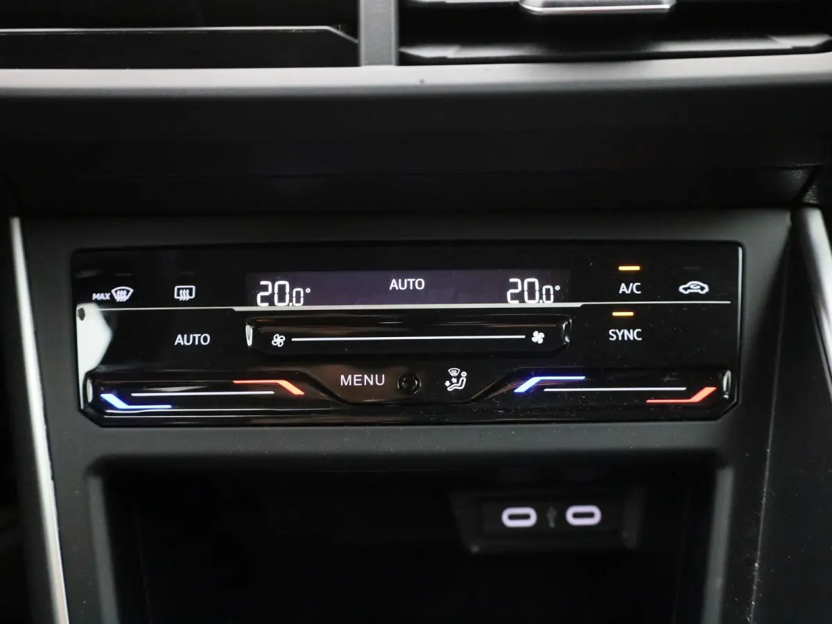 1.0 TSI Life Edition | 95 PK | EM | Navigatie | Climatronic (Automatische Airco) | Lichtmetalen Velgen | Parkeercamera | Carplay / Android Auto