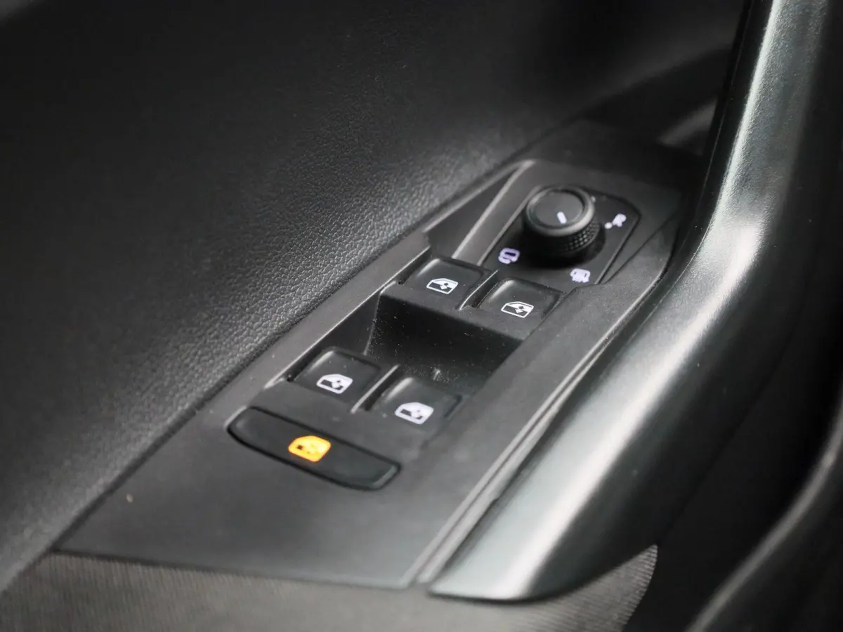 1.0 TSI Life Edition | 95 PK | EM | Navigatie | Climatronic (Automatische Airco) | Lichtmetalen Velgen | Parkeercamera | Carplay / Android Auto