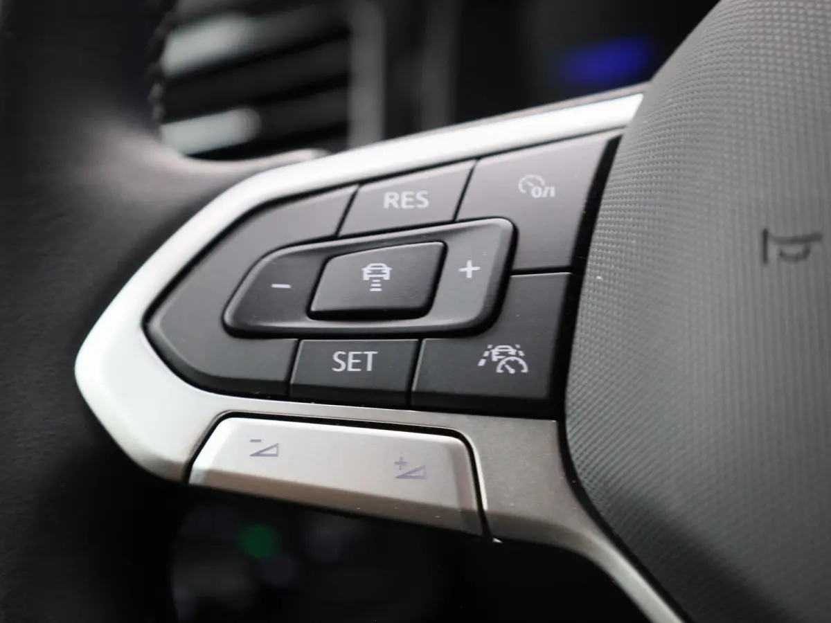 1.0 TSI Life Edition | 95 PK | EM | Navigatie | Climatronic (Automatische Airco) | Lichtmetalen Velgen | Parkeercamera | Carplay / Android Auto