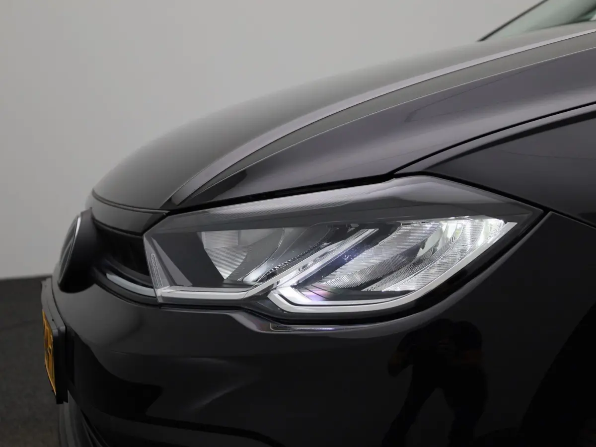 1.0 TSI Life Edition | 95 PK | EM | Navigatie | Climatronic (Automatische Airco) | Lichtmetalen Velgen | Parkeercamera | Carplay / Android Auto