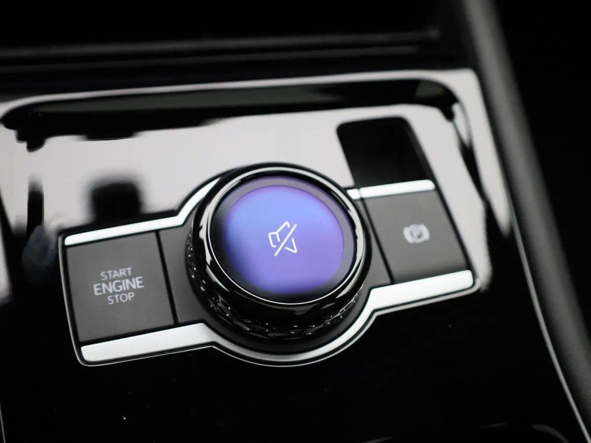 1.5 eHybrid R-Line Edition 204 PK | Demo | Automaat| Black Style | Panoramisch- en Kantel dak | 360' Camera | Travel Assist | Draadloze Apple carplay | Navigatie | Keyless | Ruiten getint | 
