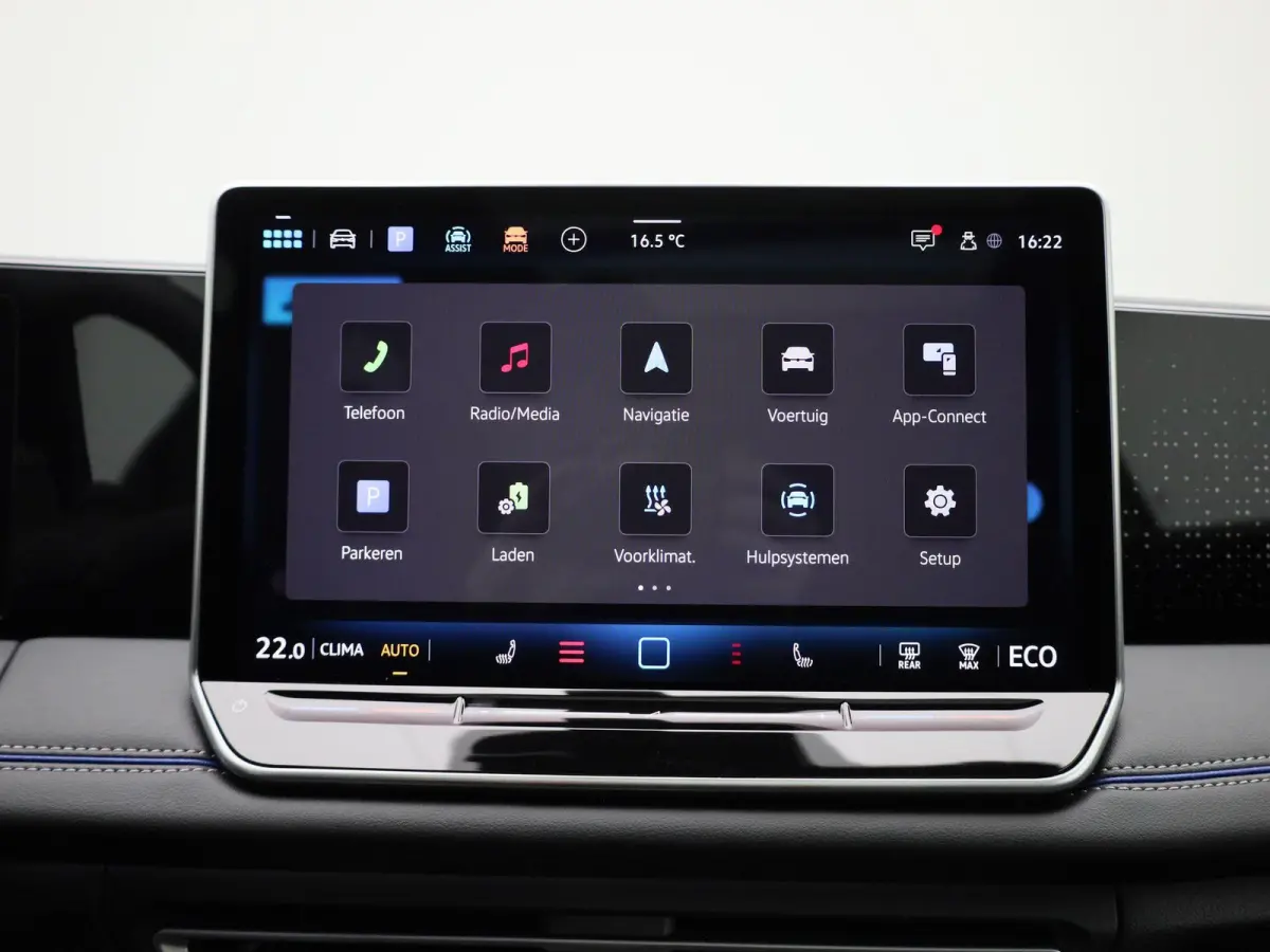 1.5 eHybrid R-Line Edition 204 PK | Demo | Automaat| Black Style | Panoramisch- en Kantel dak | 360' Camera | Travel Assist | Draadloze Apple carplay | Navigatie | Keyless | Ruiten getint | 