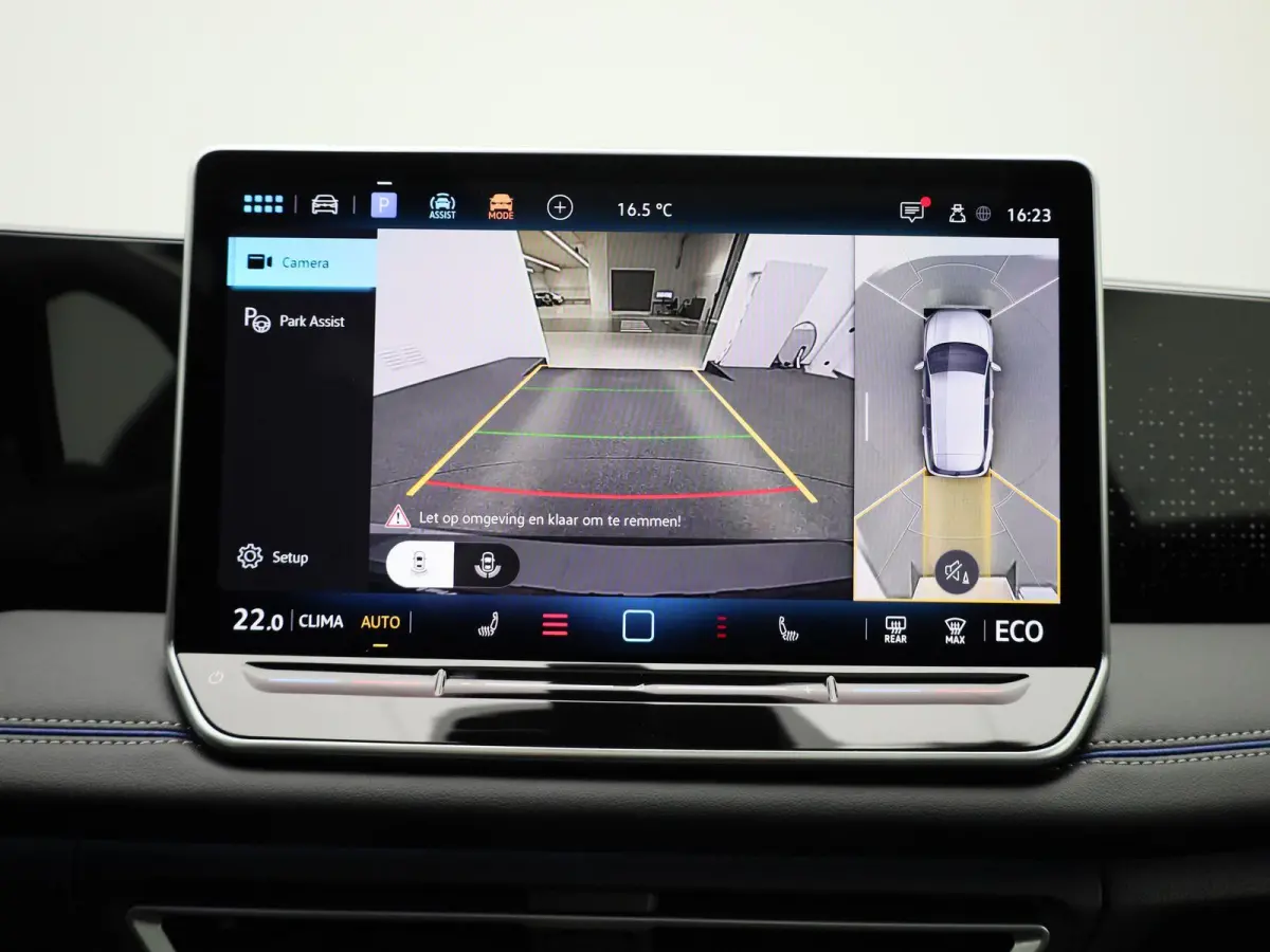 1.5 eHybrid R-Line Edition 204 PK | Demo | Automaat| Black Style | Panoramisch- en Kantel dak | 360' Camera | Travel Assist | Draadloze Apple carplay | Navigatie | Keyless | Ruiten getint | 
