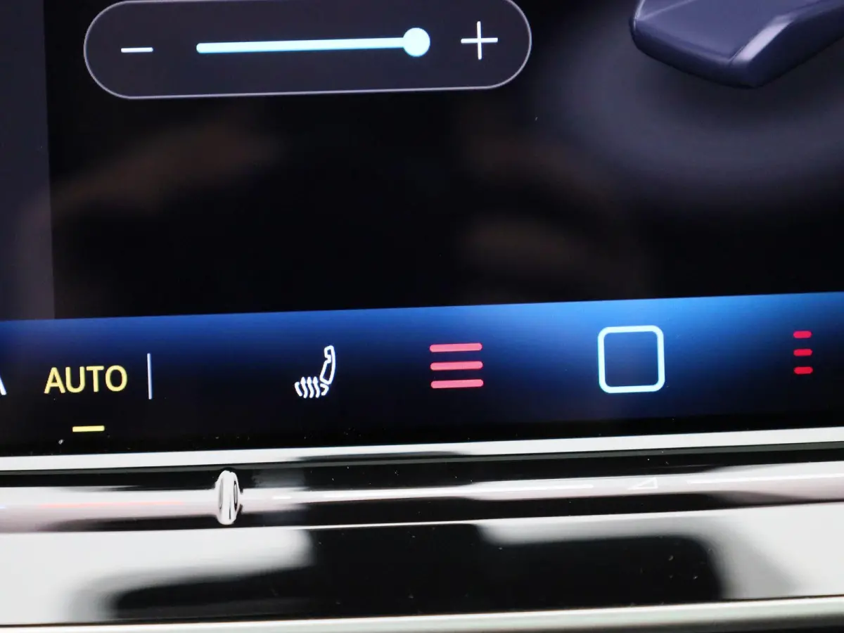 1.5 eHybrid R-Line Edition 204 PK | Demo | Automaat| Black Style | Panoramisch- en Kantel dak | 360' Camera | Travel Assist | Draadloze Apple carplay | Navigatie | Keyless | Ruiten getint | 