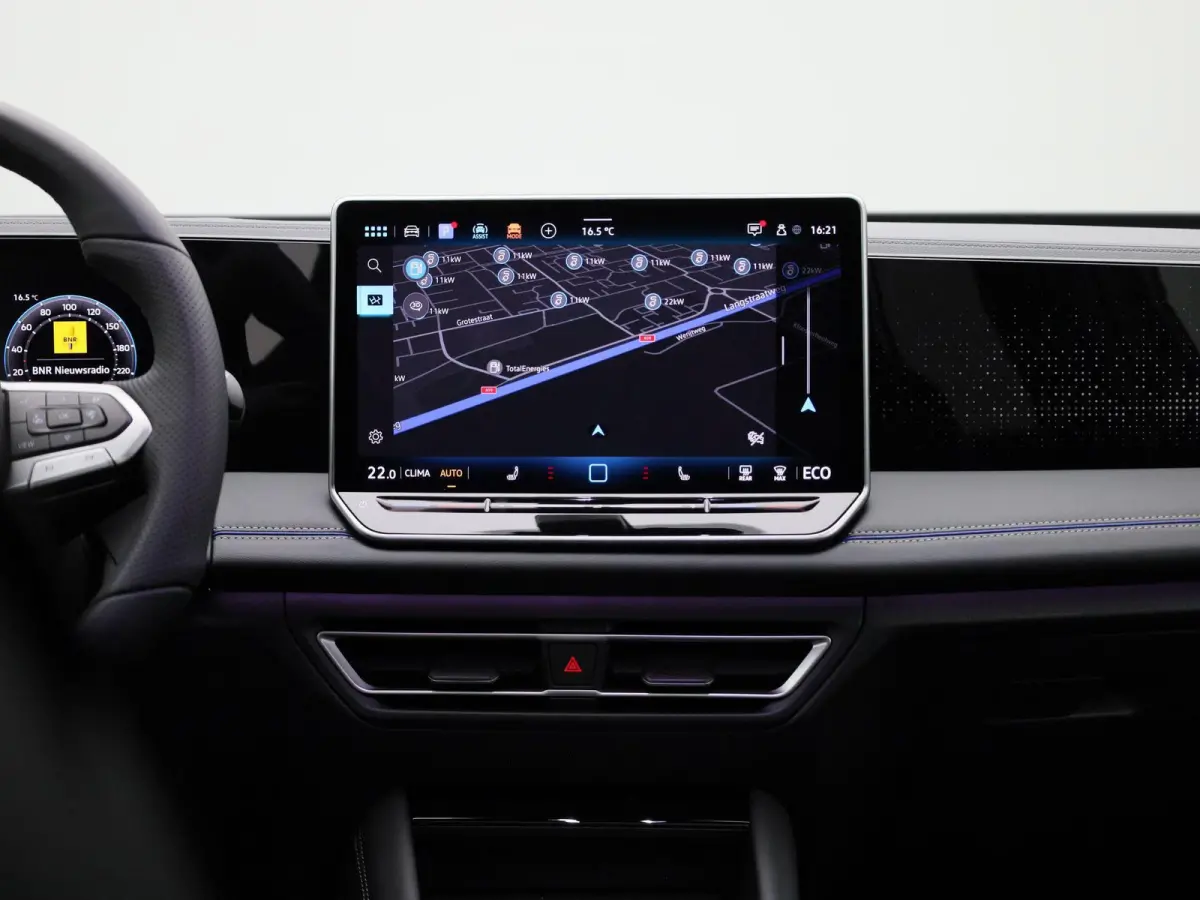 1.5 eHybrid R-Line Edition 204 PK | Demo | Automaat| Black Style | Panoramisch- en Kantel dak | 360' Camera | Travel Assist | Draadloze Apple carplay | Navigatie | Keyless | Ruiten getint | 