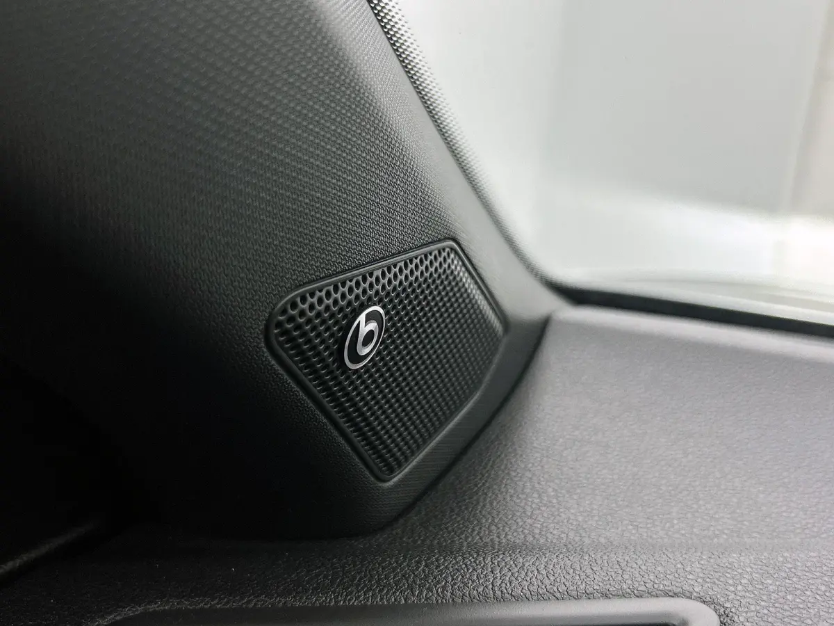 2.0 TSI 4Motion R 300 PK | Panoramadak | Afneembare Trekhaak | Sfeerverlichting | Dealeronderhouden | 19 Inch Velgen | Keyless Access | Achterklep Elektrisch | Beats Audio