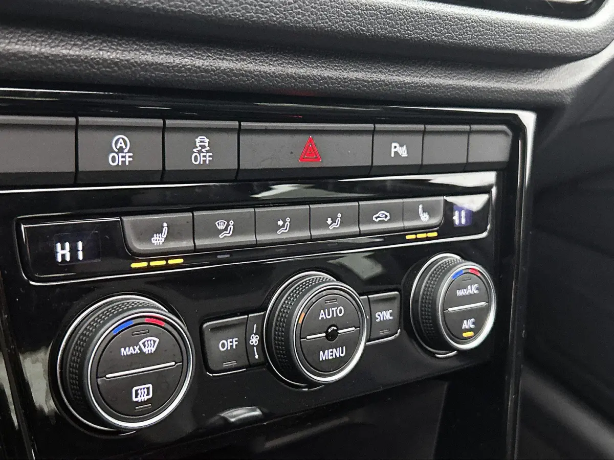 2.0 TSI 4Motion R 300 PK | Panoramadak | Afneembare Trekhaak | Sfeerverlichting | Dealeronderhouden | 19 Inch Velgen | Keyless Access | Achterklep Elektrisch | Beats Audio