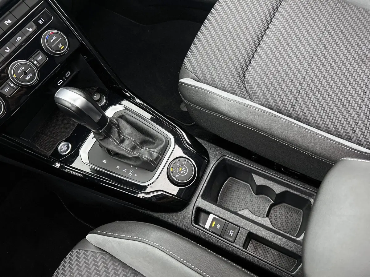 2.0 TSI 4Motion R 300 PK | Panoramadak | Afneembare Trekhaak | Sfeerverlichting | Dealeronderhouden | 19 Inch Velgen | Keyless Access | Achterklep Elektrisch | Beats Audio