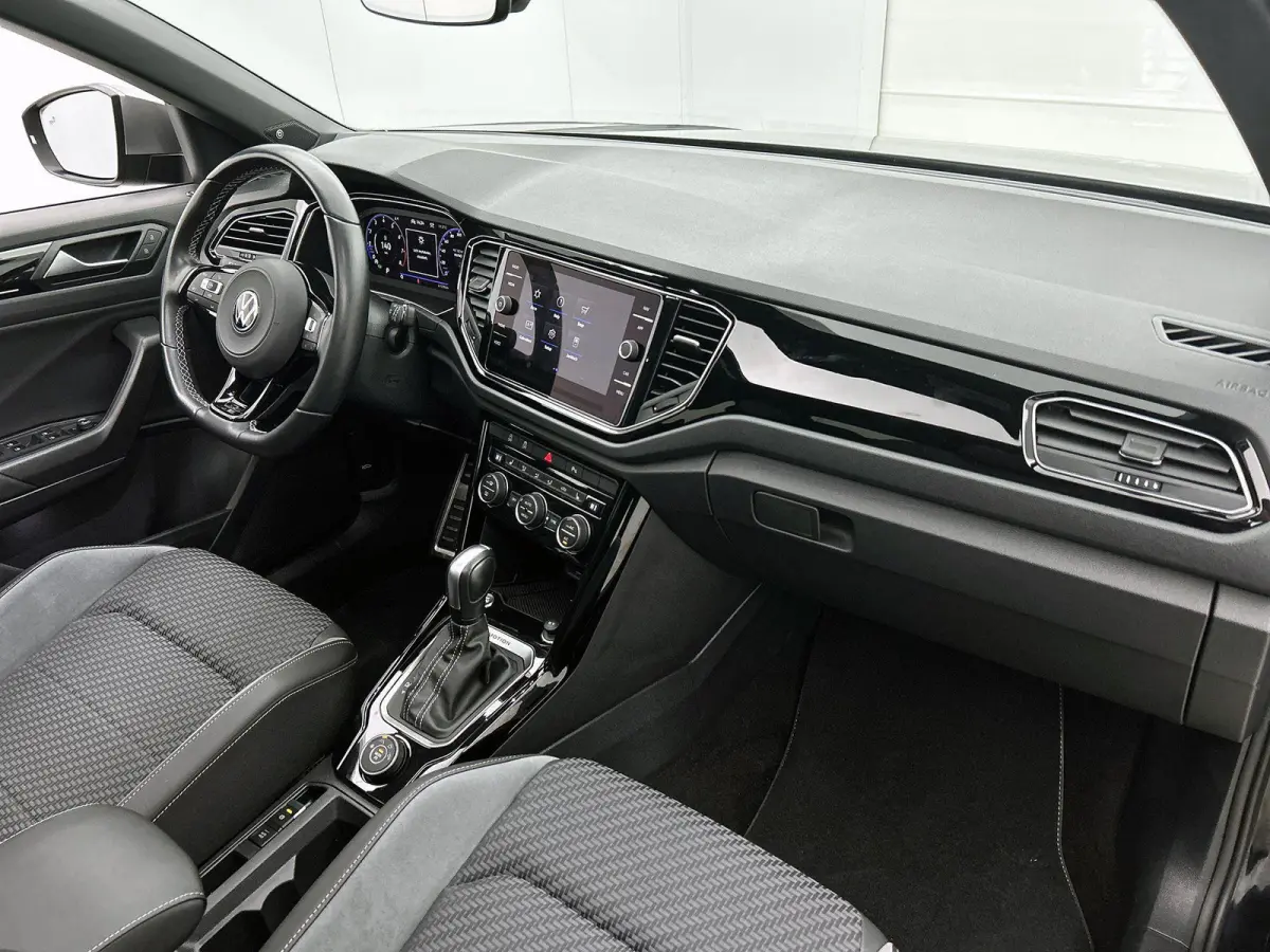2.0 TSI 4Motion R 300 PK | Panoramadak | Afneembare Trekhaak | Sfeerverlichting | Dealeronderhouden | 19 Inch Velgen | Keyless Access | Achterklep Elektrisch | Beats Audio