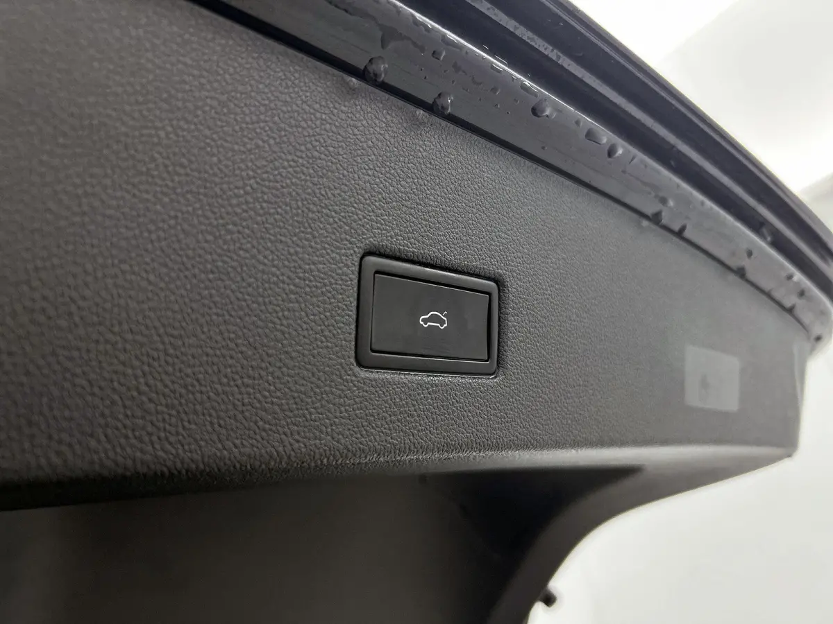 2.0 TSI 4Motion R 300 PK | Panoramadak | Afneembare Trekhaak | Sfeerverlichting | Dealeronderhouden | 19 Inch Velgen | Keyless Access | Achterklep Elektrisch | Beats Audio