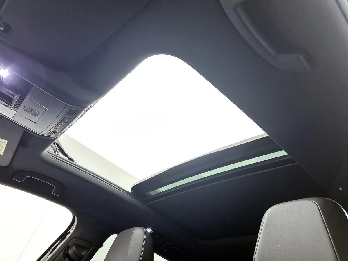 2.0 TSI 4Motion R 300 PK | Panoramadak | Afneembare Trekhaak | Sfeerverlichting | Dealeronderhouden | 19 Inch Velgen | Keyless Access | Achterklep Elektrisch | Beats Audio