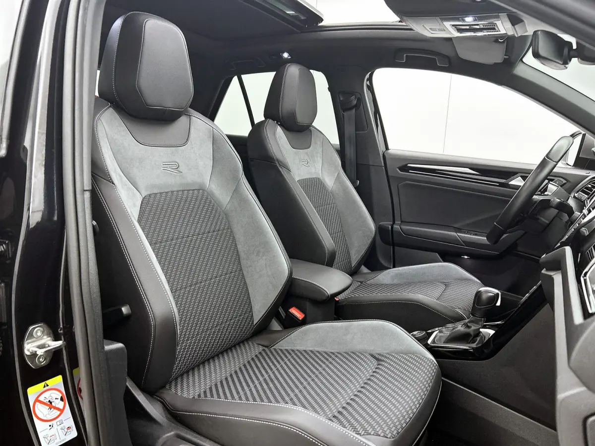 2.0 TSI 4Motion R 300 PK | Panoramadak | Afneembare Trekhaak | Sfeerverlichting | Dealeronderhouden | 19 Inch Velgen | Keyless Access | Achterklep Elektrisch | Beats Audio